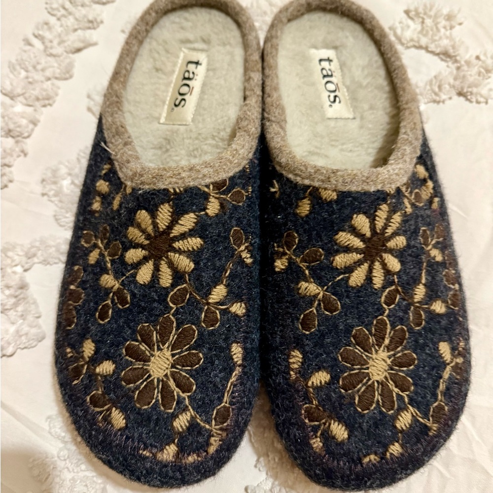 Taos Footwear Navy and Beige Embroidered Mules